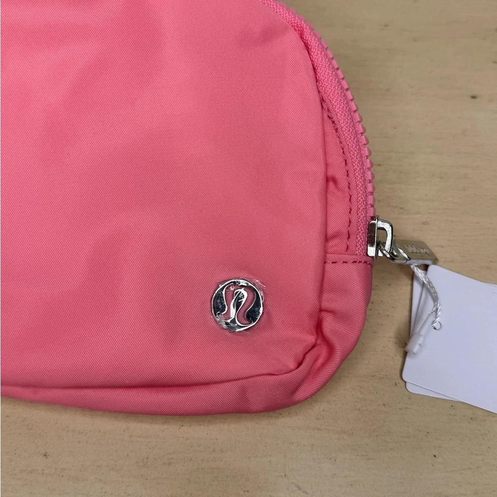 NWT Lululemon Everywhere Belt Bag 1L Salmon Pink - Picture 2 of 9